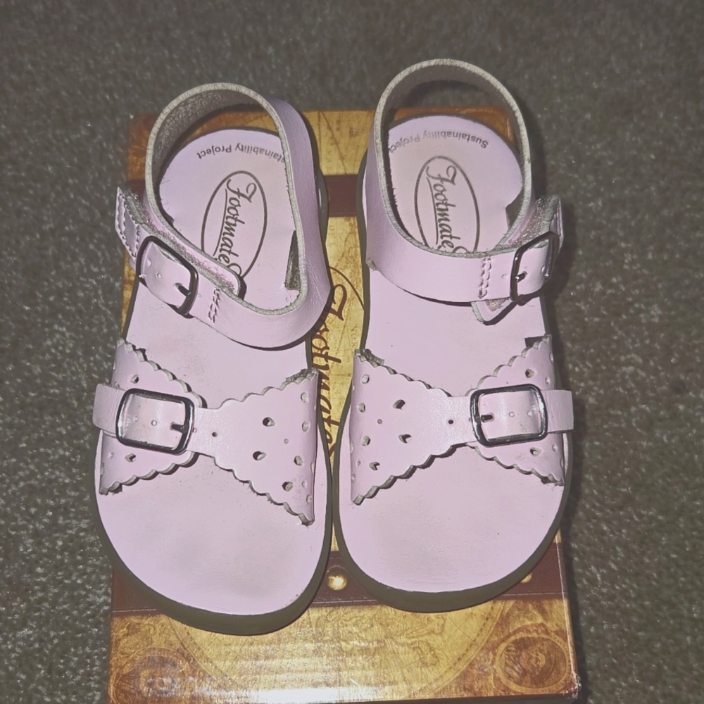 Toddler girl size 8 sandle